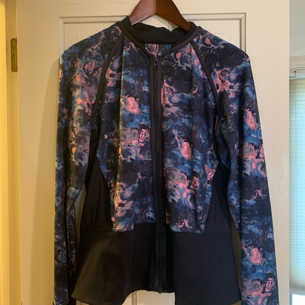 Lululemon size 12 floral and navy mesh jacket